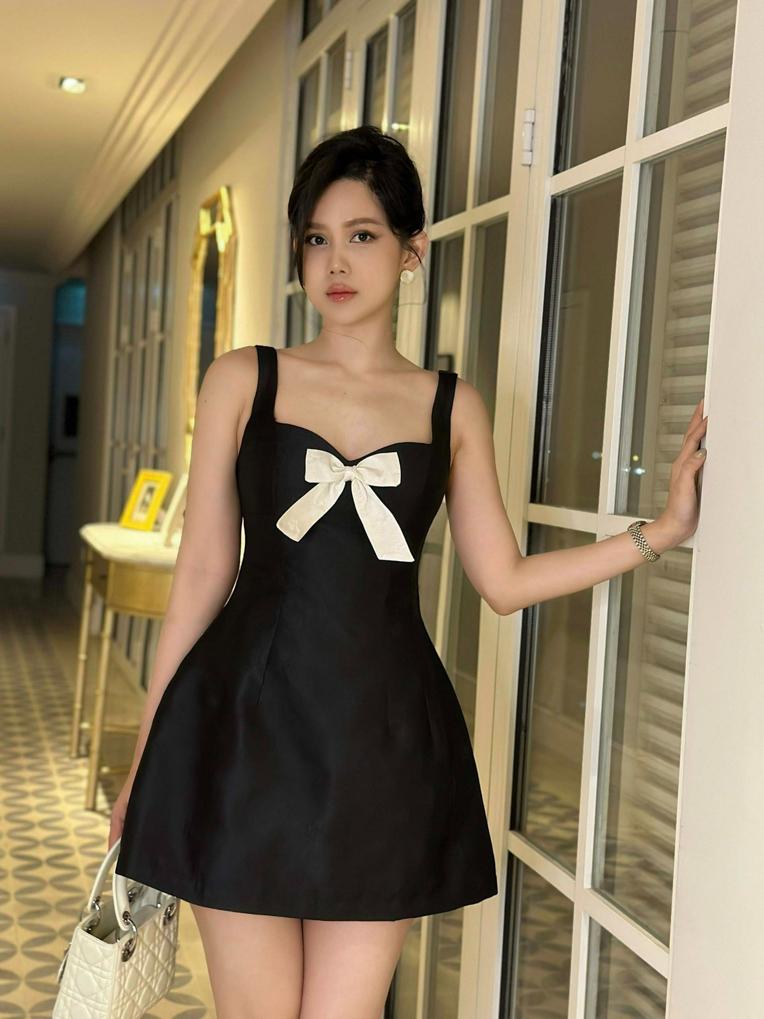 Đầm Ngắn String Minimal Black White