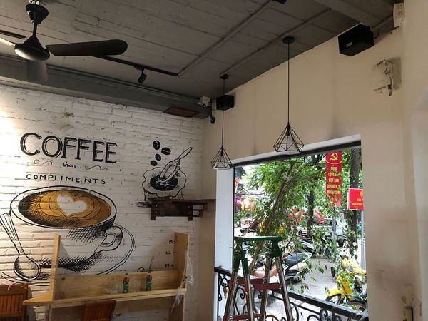 Loa Goldsound lắp đặt tại Cafe Mộc, 59 Phan Kế Bính, P Cống Vị, Q. Ba Đình, Amply 4 - 6 vùng âm lượng, loa được thiết kế riêng cho quán, bật lớn không tạp âm, miễn phí công lắp đặt, bảo hành dài hạn 5 năm.