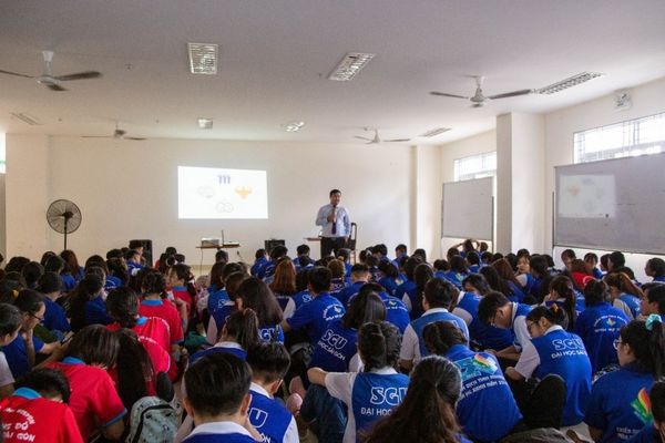 Loa cho Trường Đại Học Sài Gòn: Âm ly có thể điều chỉnh được âm lượng của âm thanh phát ra cho từng khu vực trong lớp, âm thanh luôn rõ ràng, chuyên cho giảng dạy.