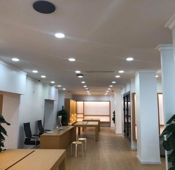 Loa âm trần cho CAPITAL CENTER, 41 Hàng Bài, Amply 4 - 6 vùng âm lượng, loa được thiết kế riêng cho quán, bật lớn không tạp âm, miễn phí công lắp đặt, bảo hành dài hạn 5 năm.