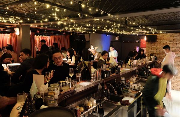 Loa Goldsound cho quán Bar Totem Cocktails& Co, Hoàn Kiếm, Hà Nội, amply 2 kênh 900w, bluetooth 5.0, loa V130-130w, loa được thiết kế riêng cho quán, bật lớn không tạp âm, miễn phí công lắp đặt, bảo hành dài hạn 5 năm