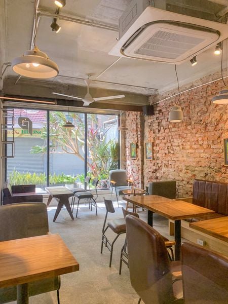 Loa Goldsound lắp đặt tại Paleta Cafe, cơ sở 118 - Nguyễn Khánh Toàn, Amply 4 - 6 vùng âm lượng, loa vệ tinh thùng gỗ, miễn phí vận chuyển lắp đặt, bảo hành dài hạn 5 năm.