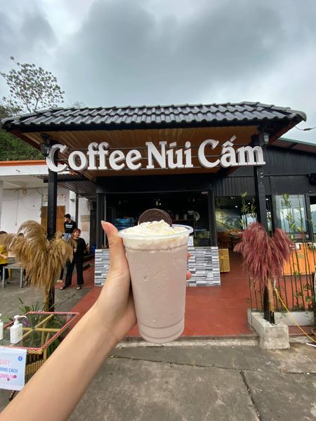 Lắp đặt loa tại Coffee Núi Cấm, Hà Giang.