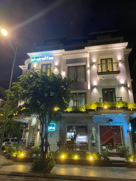 Hệ thống âm thanh cho Aha Cafe - Vinhomes Hạ long, Amply 4 - 6 vùng âm lượng, loa được thiết kế riêng cho quán, bật lớn không tạp âm, miễn phí công lắp đặt, bảo hành dài hạn 5 năm.