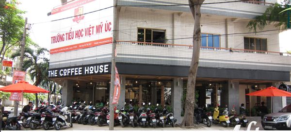 Loa cho quán The Coffee House Q11, Amply 4 - 6 vùng âm lượng, loa được thiết kế riêng cho quán, bật lớn không tạp âm, miễn phí công lắp đặt, bảo hành dài hạn 5 năm.