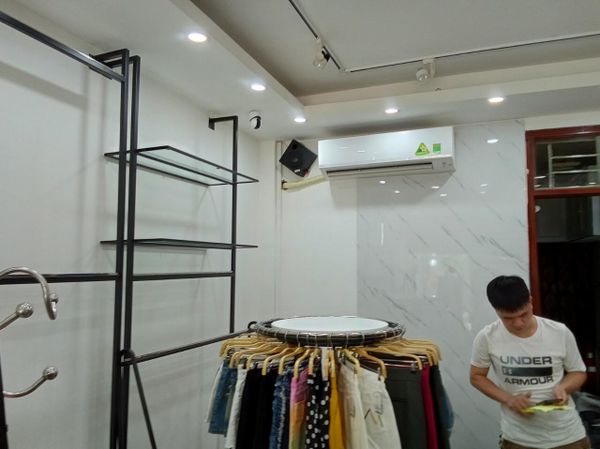 Loa Goldsound cho shop thời trang HÂN, 252 Lạc Long Quân, Tây Hồ, Hà Nội, Amply 4 - 6 vùng âm lượng, loa được thiết kế riêng cho không gian quán, miễn phí công lắp đặt, bảo hành dài hạn 5 năm.