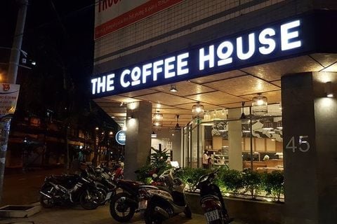 Loa cho quán The Coffee House Q11, Amply 4 - 6 vùng âm lượng, loa được thiết kế riêng cho quán, bật lớn không tạp âm, miễn phí công lắp đặt, bảo hành dài hạn 5 năm.