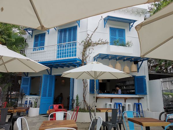 Goldsound thi công âm thanh cho Dolphy Café 03 Nguyễn Văn Hưởng, Quận 2, Amply 4 - 6 vùng âm lượng, loa được thiết kế riêng cho quán, bật lớn không tạp âm, miễn phí công lắp đặt, bảo hành dài hạn 5 năm