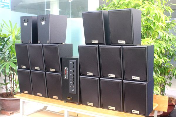 Dàn loa treo tường: Amply A906 Goldsound 2 vùng âm lượng 900w + 16 loa Goldsound V25C 25W, Amply 4 - 6 vùng âm lượng, loa được thiết kế riêng cho quán, bật lớn không tạp âm, miễn phí công lắp đặt, bảo hành dài hạn 5 năm.   Thông tin chung