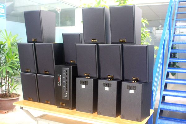 Loa treo tường, phát nhạc nền thông báo: A906 Goldsound 2 vùng âm lượng 900W + 14 loa Goldsound V55C 55w, loa được thiết kế riêng cho quán, bật lớn không tạp âm, miễn phí công lắp đặt, bảo hành dài hạn 5 năm.