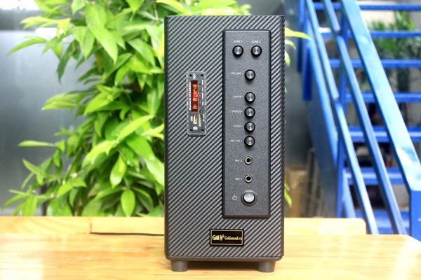 Dàn loa treo tường: Amply A906 + 8 V130, Amply hai vùng âm lượng, loa được thiết kế riêng, bật lớn không tạp âm, miễn phí công lắp đặt, bảo hành dài hạn 5 năm.