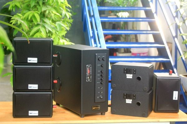 [Diện tích 120 m2 + 2 Kênh] Amply A906 + 6 V32, Amply hai vùng âm lượng, loa được thiết kế riêng cho quán, bật lớn không tạp âm, bảo hành dài hạn 5 năm.