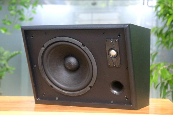 Loa vệ tinh sân vườn Goldsound V130NT (ngoài trời), công suất 130w, thiết kế chống nước, loa bass 20 cm, treble 3 inch, kích thước rộng 37 cm, cao 27.5 cm, sâu 27 cm, Bảo hành 12 tháng