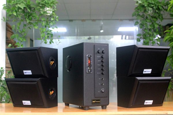 Dàn loa sân vườn: Amply A384 Goldsound 2 vùng âm lượng 380w + 4 loa Goldsound ngoài trời V40NT 40w, loa được thiết kế riêng cho quán, bật lớn không tạp âm, miễn phí công lắp đặt, bảo hành 12 tháng