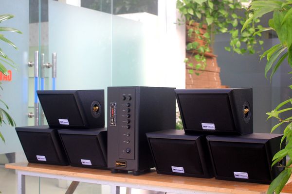 Dàn loa sân vườn: Amply A384 Goldsound 2 vùng âm lượng 380w + 6 loa Goldsound ngoài trời V40NT 40w, loa được thiết kế riêng cho quán, bật lớn không tạp âm, miễn phí công lắp đặt, bảo hành 12 tháng