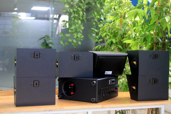 Dàn loa sân vườn: Amply A384 Goldsound 2 vùng âm lượng 380w + 6 loa Goldsound ngoài trời V40NT 40w, loa được thiết kế riêng cho quán, bật lớn không tạp âm, miễn phí công lắp đặt, bảo hành 12 tháng