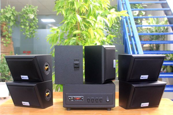 Dàn loa sân vườn: Amply A501 Goldsound 500w + 6 loa Goldsound ngoài trời V40NT 40w + trầm, loa được thiết kế riêng cho quán, bật lớn không tạp âm, miễn phí công lắp đặt, bảo hành 12 tháng