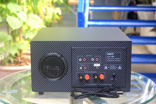 Dàn loa treo tường: Amply A907 Goldsound 2 vùng âm lượng 900w + 6 loa Goldsound V25C 25W, loa được thiết kế riêng cho quán, bật lớn không tạp âm, miễn phí công lắp đặt, bảo hành dài hạn 5 năm.