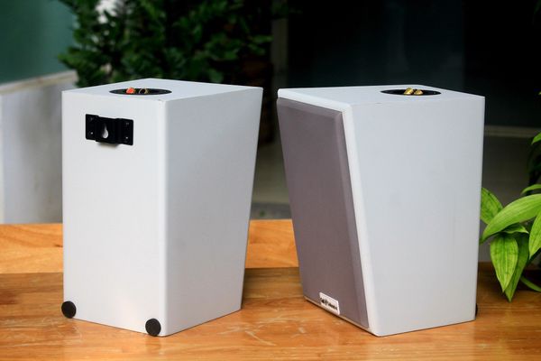Loa treo tường, phát nhạc nền thông báo: Amply A501 Goldsound 500w +6 loa Goldsound V58C 58w + 01 trầm, loa được thiết kế riêng cho quán, bật lớn không tạp âm, miễn phí công lắp đặt, bảo hành dài hạn 5 năm.