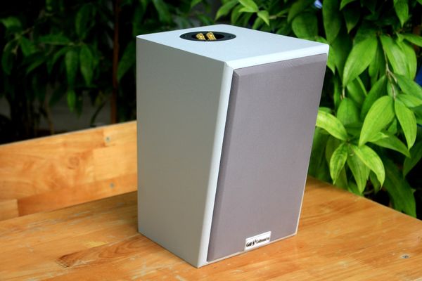 Loa Goldsound vệ tinh treo tường V58C_DA (Số lượng 1 loa) công suất 58w, loa bass 4 inch, treble 2 inch, kích thước rộng 17.5 cm, cao 28 cm, sâu 21 cm, bảo hành dài hạn 5 năm.