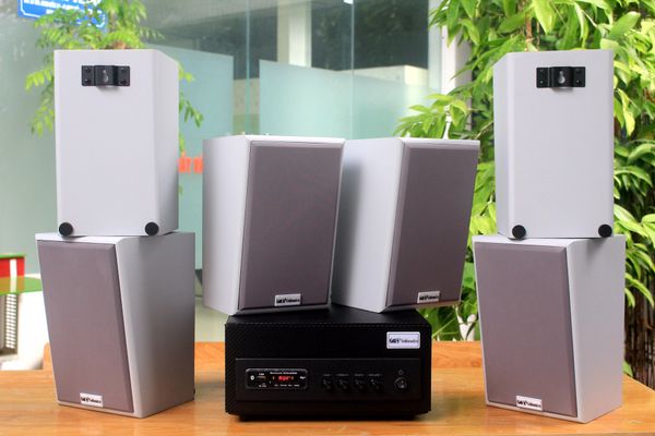 Loa treo tường, phát nhạc nền thông báo: Amply A501 Goldsound 500w +6 loa Goldsound V58C 58w + 01 trầm, loa được thiết kế riêng cho quán, bật lớn không tạp âm, miễn phí công lắp đặt, bảo hành dài hạn 5 năm.