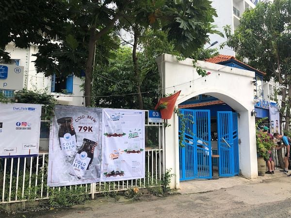 Goldsound thi công âm thanh cho Dolphy Café 03 Nguyễn Văn Hưởng, Quận 2, Amply 4 - 6 vùng âm lượng, loa được thiết kế riêng cho quán, bật lớn không tạp âm, miễn phí công lắp đặt, bảo hành dài hạn 5 năm