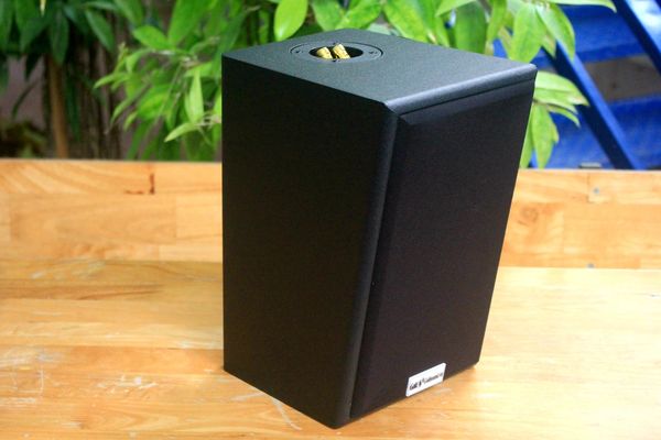 Loa Goldsound vệ tinh treo tường V40C_TH (Số lượng 1 loa) công suất 40w, loa bass 4 inch, treble 2 inch, kích thước rộng 18.5 cm, cao 28 cm, sâu 22.5 cm, bảo hành dài hạn 5 năm.