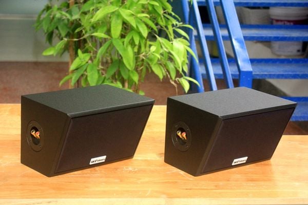 Loa vệ tinh sân vườn Goldsound V50NT (ngoài trời, sl 1 chiếc), công suất 50w, thiết kế chống nước, loa bass 4 inch, treble 2 inch, kích thước rộng 26 cm, cao 17 cm, sâu 20 cm, bảo hành 12 tháng.