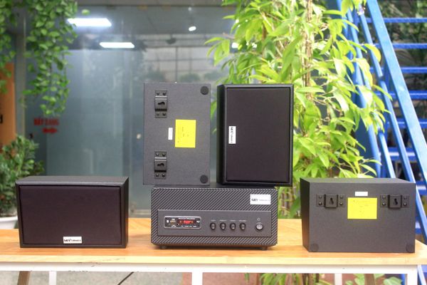 Dàn loa treo tường thông báo phát nhạc nền tự động: A501 Goldsound 500w + 4 loa Goldsound ngoài trời V50NT 50w, loa được thiết kế riêng cho quán, bật lớn không tạp âm, miễn phí công lắp đặt, bảo hành 12 tháng