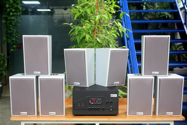 Loa treo tường, phát nhạc nền thông báo: Amply A907W Goldsound 900w + 8 loa Goldsound V58C 58w, loa được thiết kế riêng cho quán, bật lớn không tạp âm, miễn phí công lắp đặt, bảo hành dài hạn 5 năm.