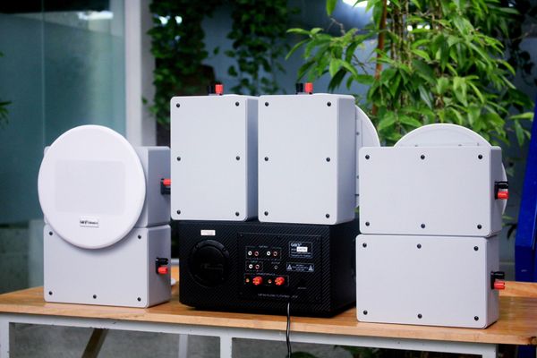 [Diện tích 120m2 + 2 Kênh] Loa âm trần thông báo, phát nhạc nền: Âm ly A907W Goldsound 2 vùng âm lượng 900w + 6 loa âm trần Goldsound VAT38 38w, loa được thiết kế riêng cho quán, bật lớn không tạp âm, miễn phí công lắp đặt, bảo hành dài hạn 5 năm