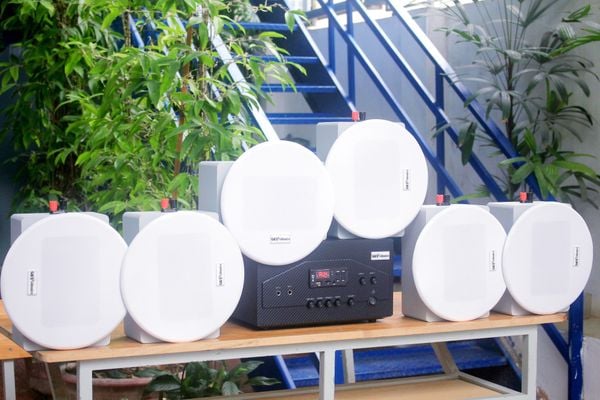 [Diện tích 120m2 + 2 Kênh] Loa âm trần thông báo, phát nhạc nền: Âm ly A907W Goldsound 2 vùng âm lượng 900w + 6 loa âm trần Goldsound VAT38 38w, loa được thiết kế riêng cho quán, bật lớn không tạp âm, miễn phí công lắp đặt, bảo hành dài hạn 5 năm