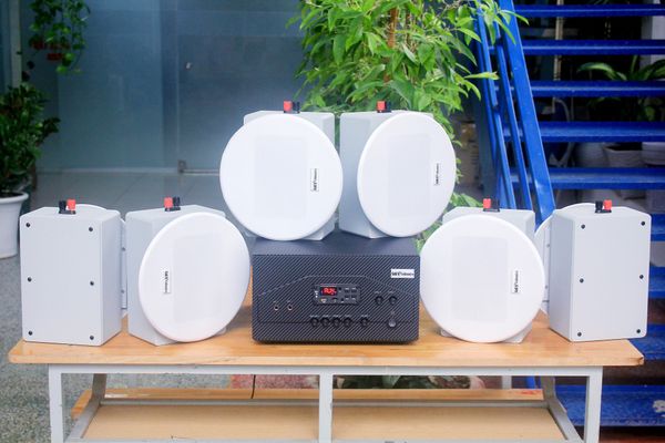 [Diện tích 120m2 + 2 Kênh] Loa âm trần thông báo, phát nhạc nền: Âm ly A907W Goldsound 2 vùng âm lượng 900w + 6 loa âm trần Goldsound VAT38 38w, loa được thiết kế riêng cho quán, bật lớn không tạp âm, miễn phí công lắp đặt, bảo hành dài hạn 5 năm