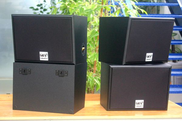 Loa Goldsound vệ tinh treo tường V130_TH công suất 130w, loa bass 20 cm, treble 10 cm, kích thước rộng 37 cm, cao 27.5 cm, sâu 28.5 cm, bảo hành dài hạn 5 năm.