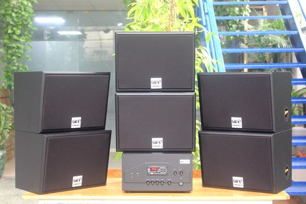 Dàn loa treo tường: Amply A907W + 6 V130, Amply hai vùng âm lượng, loa được thiết kế riêng, bật lớn không tạp âm, miễn phí công lắp đặt, bảo hành dài hạn 5 năm.