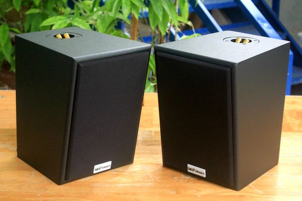 Loa Goldsound vệ tinh treo tường V55C_DA (Số lượng 1 loa) công suất 55w, loa bass 4 inch, treble 2 inch, kích thước rộng 20 cm, cao 28 cm, sâu 25 cm, bảo hành dài hạn 5 năm.