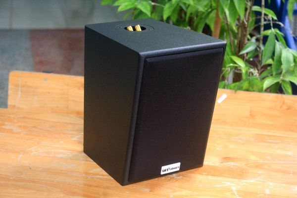 Loa Goldsound vệ tinh treo tường V55C_TH công suất 55w, loa bass 4 inch, treble 2 inch, kích thước rộng 20 cm, cao 28 cm, sâu 25 cm, bảo hành dài hạn 5 năm.