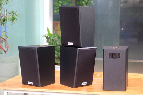 Loa Goldsound vệ tinh treo tường V40C_TH (Số lượng 1 loa) công suất 40w, loa bass 4 inch, treble 2 inch, kích thước rộng 18.5 cm, cao 28 cm, sâu 22.5 cm, bảo hành dài hạn 5 năm.