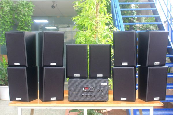 Loa treo tường, phát nhạc nền thông báo: A907w Goldsound 2 vùng âm lượng 900w + 10 loa Goldsound V40C 40w, loa được thiết kế riêng cho quán, bật lớn không tạp âm, miễn phí công lắp đặt, bảo hành dài hạn 5 năm.