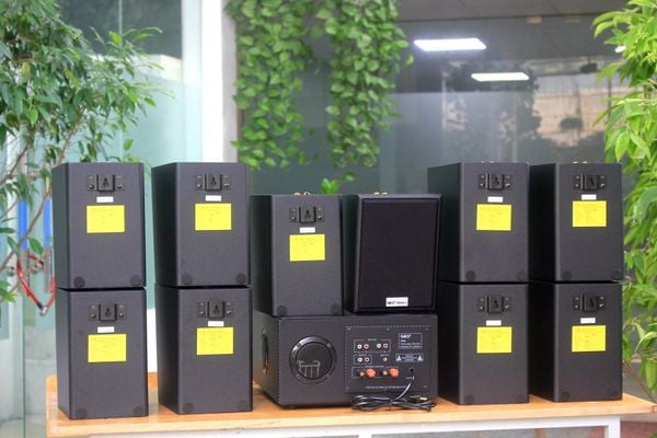 [Diện tích 200m2 + 2 Kênh] Amply A907w Goldsound 2 vùng âm lượng 900w + 10 loa Goldsound V25C 25w, loa được thiết kế riêng cho quán, bật lớn không tạp âm, miễn phí công lắp đặt, bảo hành dài hạn 5 năm.