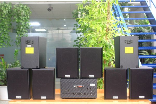 Dàn loa treo tường: Amply A907 Goldsound 2 vùng âm lượng 900w + 8 loa Goldsound V55C 55w, loa được thiết kế riêng cho quán, bật lớn không tạp âm, miễn phí công lắp đặt, bảo hành dài hạn 5 năm