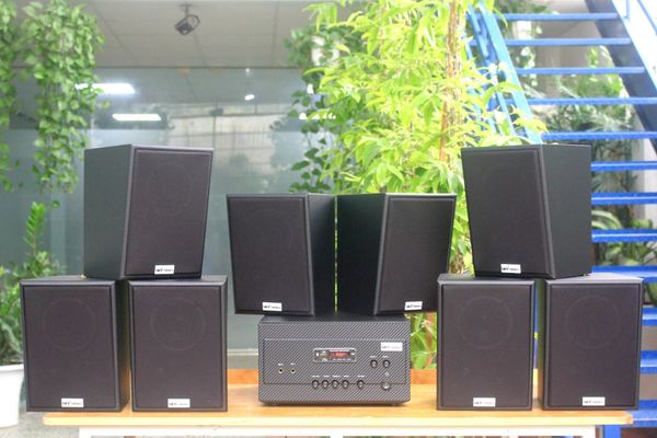 Dàn loa treo tường: Amply A907 Goldsound 2 vùng âm lượng 900w + 8 loa Goldsound V55C 55w, loa được thiết kế riêng cho quán, bật lớn không tạp âm, miễn phí công lắp đặt, bảo hành dài hạn 5 năm