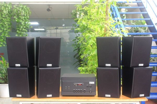 Dàn loa treo tường: Amply A907 Goldsound 2 vùng âm lượng 900w + 8 loa Goldsound V55C 55w, loa được thiết kế riêng cho quán, bật lớn không tạp âm, miễn phí công lắp đặt, bảo hành dài hạn 5 năm