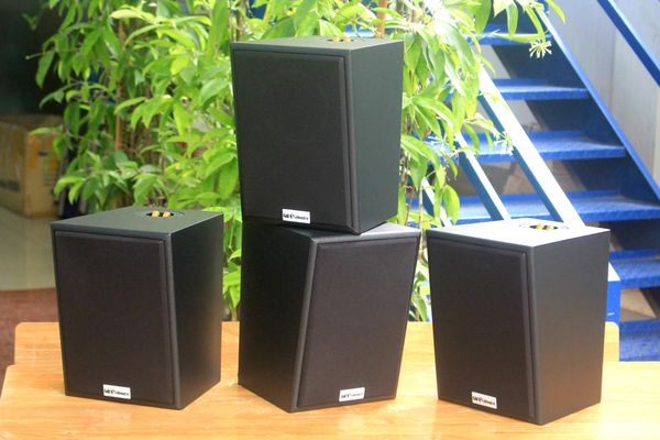 Loa Goldsound vệ tinh treo tường V25C_DA công suất 25w, loa bass 4 inch, treble 5 cm, kích thước rộng 14 cm, cao 20 cm, sâu 22 cm, bảo hành dài hạn 5 năm.