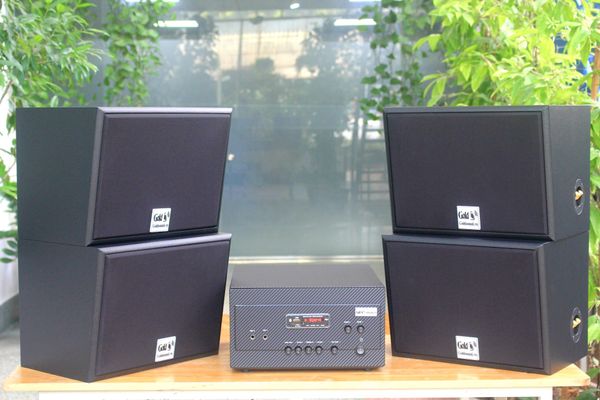 Dàn loa treo tường: Amply A907 + 4 loa V130, Amply hai vùng âm lượng, loa được thiết kế riêng, bật lớn không tạp âm, miễn phí công lắp đặt, bảo hành dài hạn 5 năm.