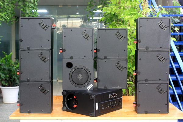 Dàn loa treo tường: Amply A384 + 10 V21, Amply 2 vùng âm lượng, loa được thiết kế riêng cho quán, bật lớn không tạp âm, bảo hành dài hạn 5 năm.