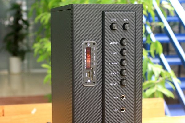 Dàn loa treo tường: Amply A384 + 10 V21, Amply 2 vùng âm lượng, loa được thiết kế riêng cho quán, bật lớn không tạp âm, bảo hành dài hạn 5 năm.