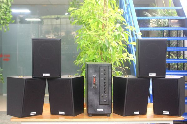 Dàn loa treo tường thông báo, phát nhạc nền tự động: Amply A906 Goldsound 900w + 6 loa Goldsound V55C 55w, loa được thiết kế riêng cho quán, bật lớn không tạp âm, miễn phí công lắp đặt, bảo hành dài hạn 5 năm