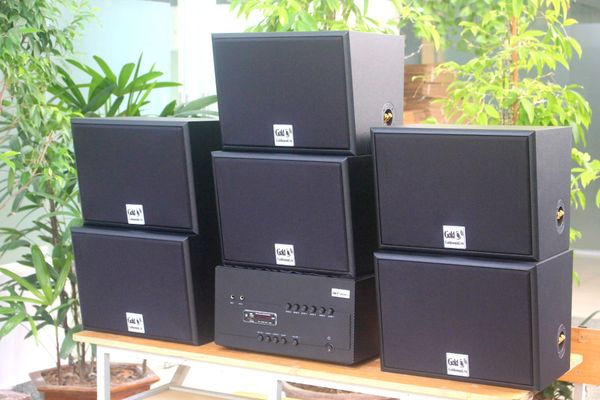 Dàn loa treo tường: Amply A1800 + 6 V130, Amply 4 - 6 vùng âm lượng, loa được thiết kế riêng, bật lớn không tạp âm, miễn phí công lắp đặt, bảo hành dài hạn 5 năm.