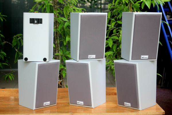 Loa treo tường, phát nhạc nền thông báo: Amply A1800 Goldsound 6 vùng âm lượng 1800w + 10 loa Goldsound V58C 58w, Amply 4 - 6 vùng âm lượng, loa được thiết kế riêng cho quán, bật lớn không tạp âm, miễn phí công lắp đặt, bảo hành dài hạn 5 năm.